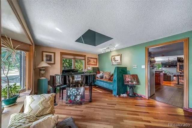1590 Roslyn Street Denver, CO 80220