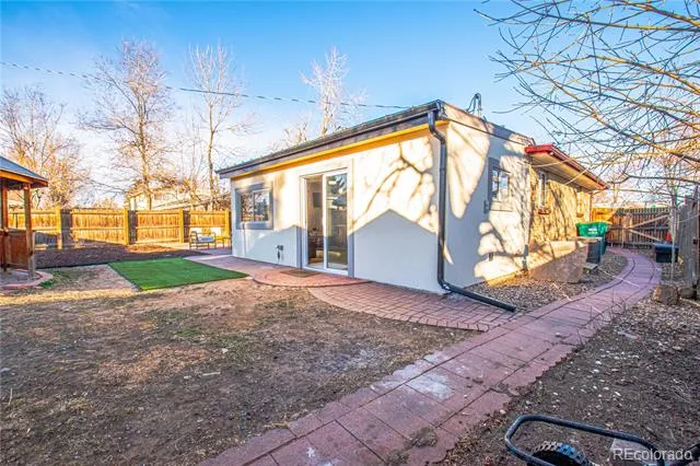 1543 S Benton Street Lakewood, CO 80232