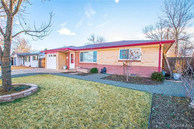 1543 S Benton Street Lakewood, CO 80232