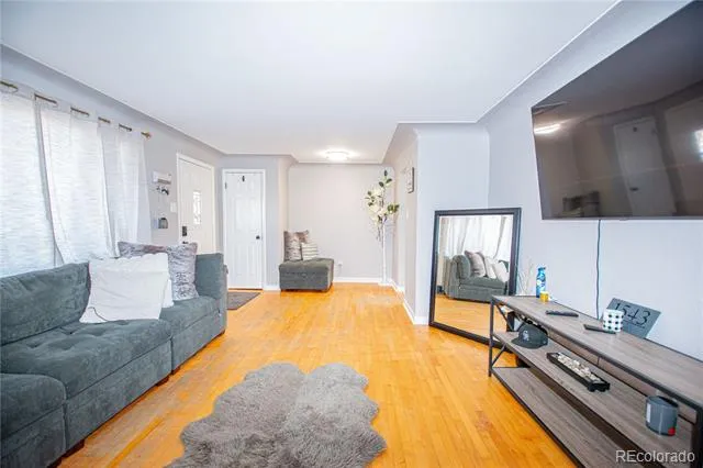 1543 S Benton Street Lakewood, CO 80232