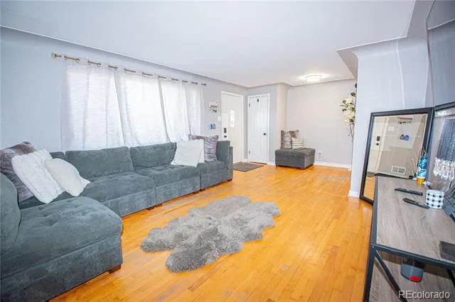 1543 S Benton Street Lakewood, CO 80232