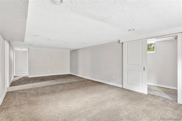 1075 Kingston Street Aurora, CO 80010