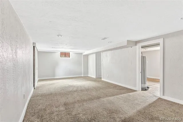 1075 Kingston Street Aurora, CO 80010