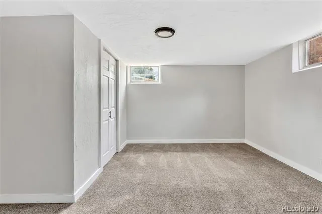 1075 Kingston Street Aurora, CO 80010