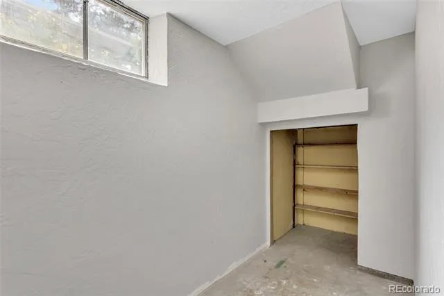 1075 Kingston Street Aurora, CO 80010