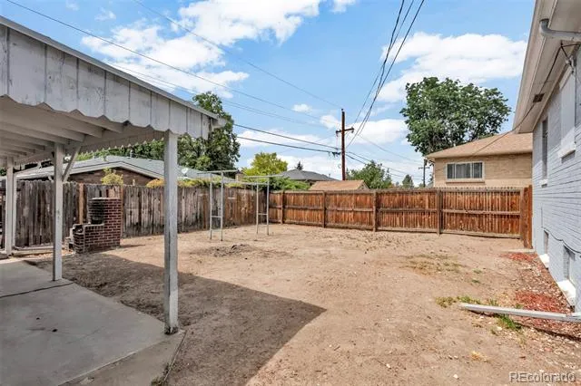 1075 Kingston Street Aurora, CO 80010