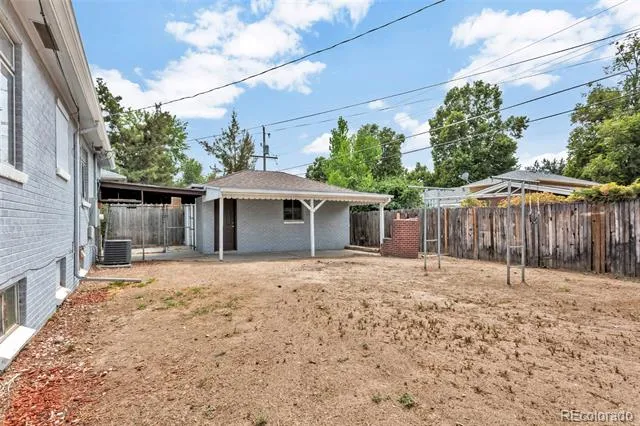 1075 Kingston Street Aurora, CO 80010