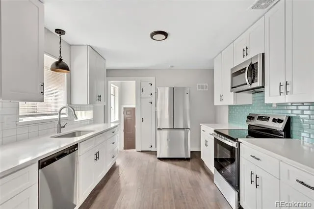 1075 Kingston Street Aurora, CO 80010