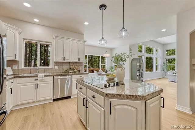 18110 Bakers Farm Road Colorado Springs, CO 80908