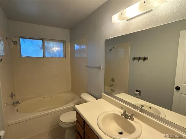 711 S Granby Circle Aurora, CO 80012