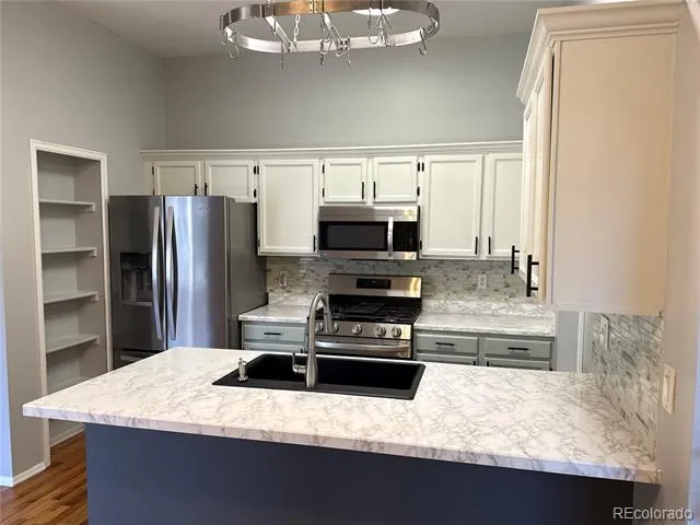 711 S Granby Circle Aurora, CO 80012