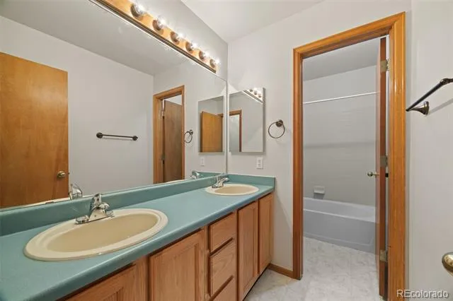 19062 E Chenango Circle Aurora, CO 80015