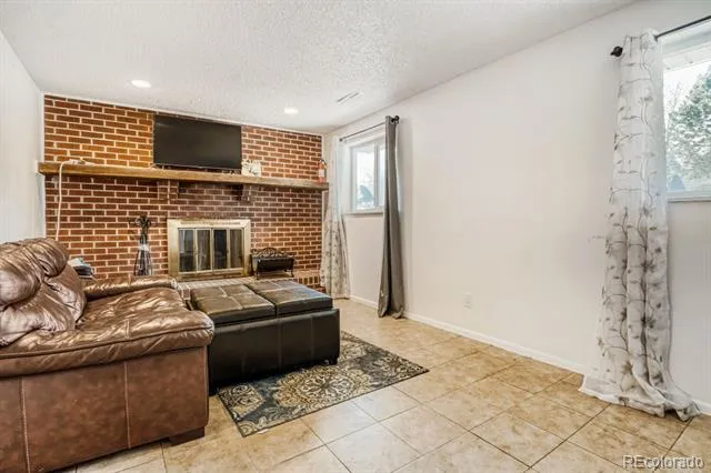 2520 S Fairplay Way Aurora, CO 80014
