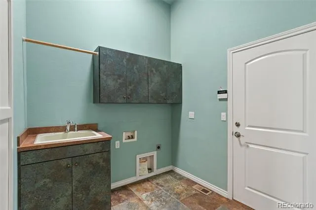 2425 Mesa Crest Grove Colorado Springs, CO 80904