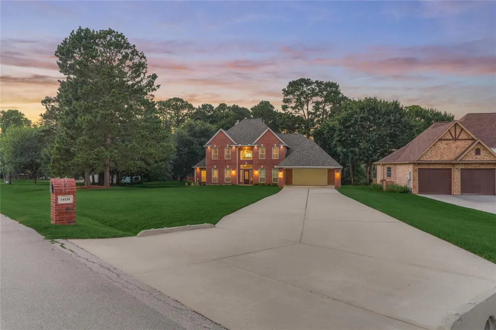 14538 Hillshire Drive Willis, TX 77318