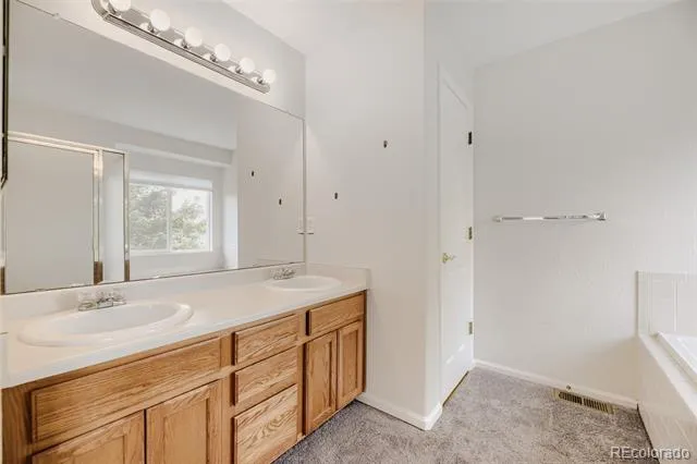 2831 S Walden Way Aurora, CO 80013