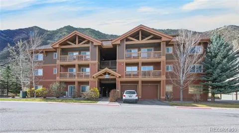 560 River View Drive #706