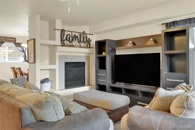 La Salle E 2280 Colorado Springs, CO 80909