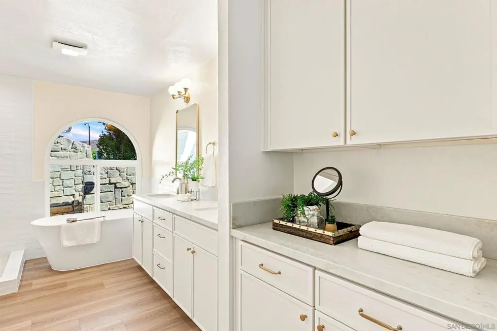 3497 Heatherwood Dr. El Cajon, CA 92019