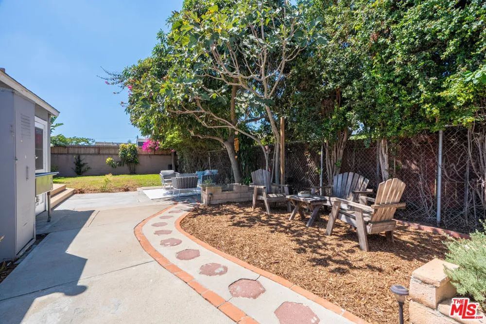 1662 W 214th Street Los Angeles, CA 90501