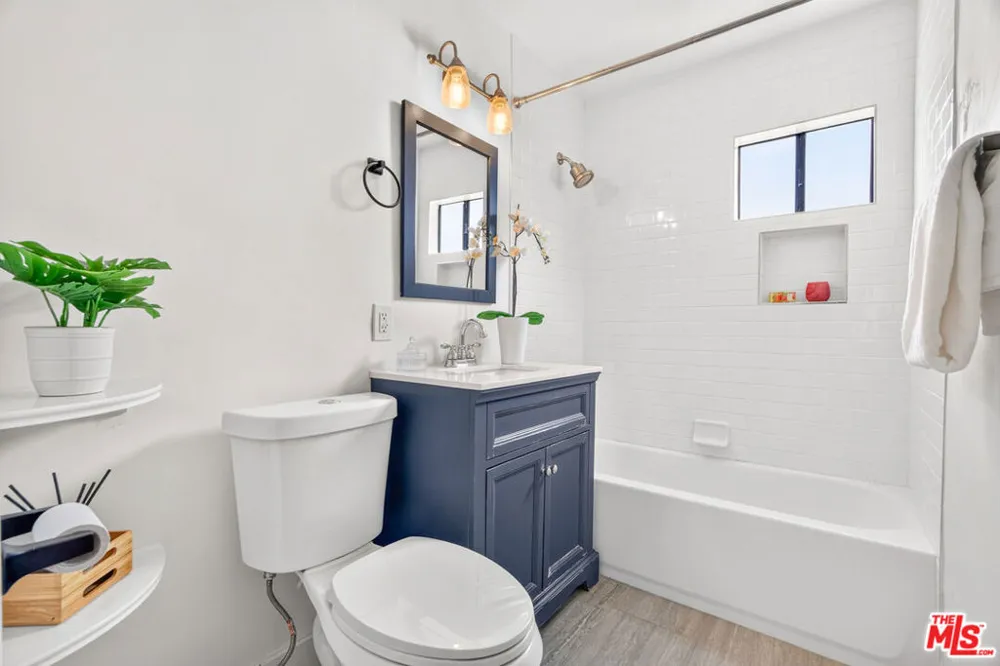 1662 W 214th Street Los Angeles, CA 90501
