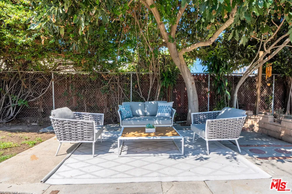 1662 W 214th Street Los Angeles, CA 90501