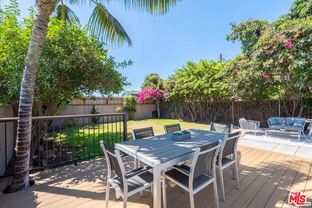 1662 W 214th Street Los Angeles, CA 90501