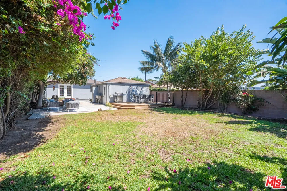 1662 W 214th Street Los Angeles, CA 90501