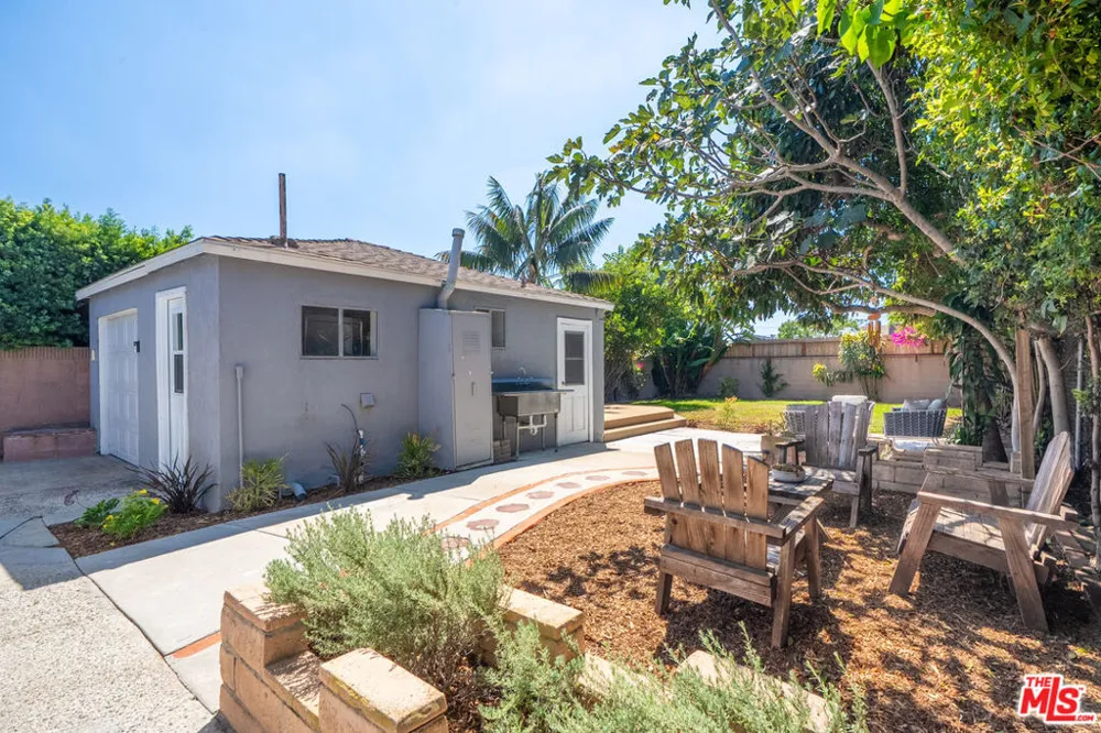 1662 W 214th Street Los Angeles, CA 90501