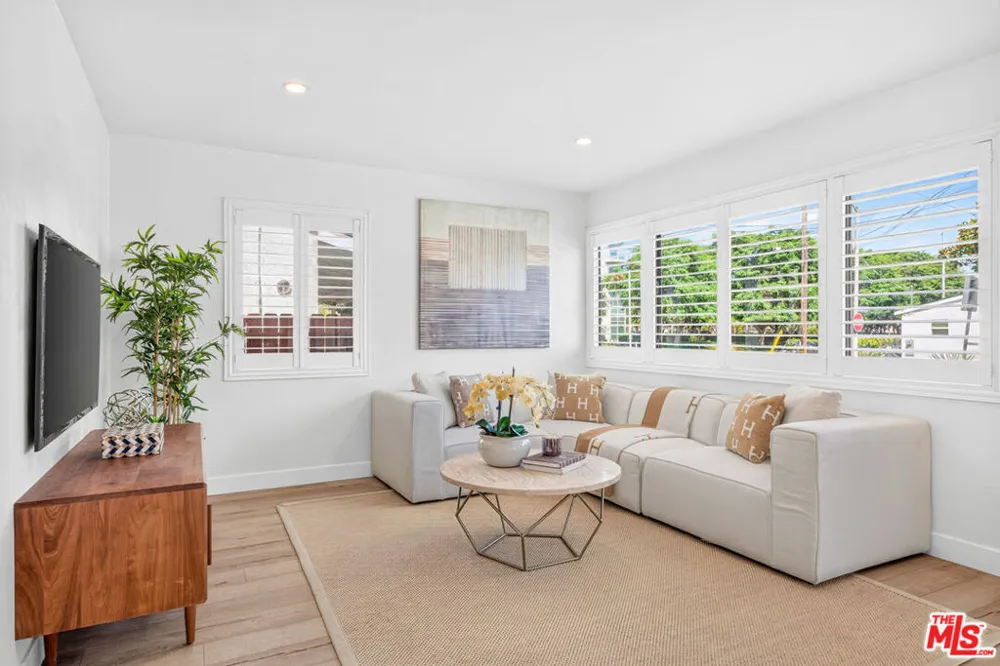 1662 W 214th Street Los Angeles, CA 90501