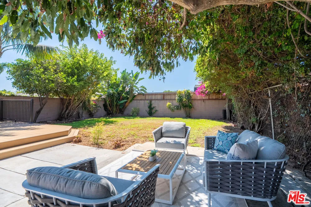 1662 W 214th Street Los Angeles, CA 90501