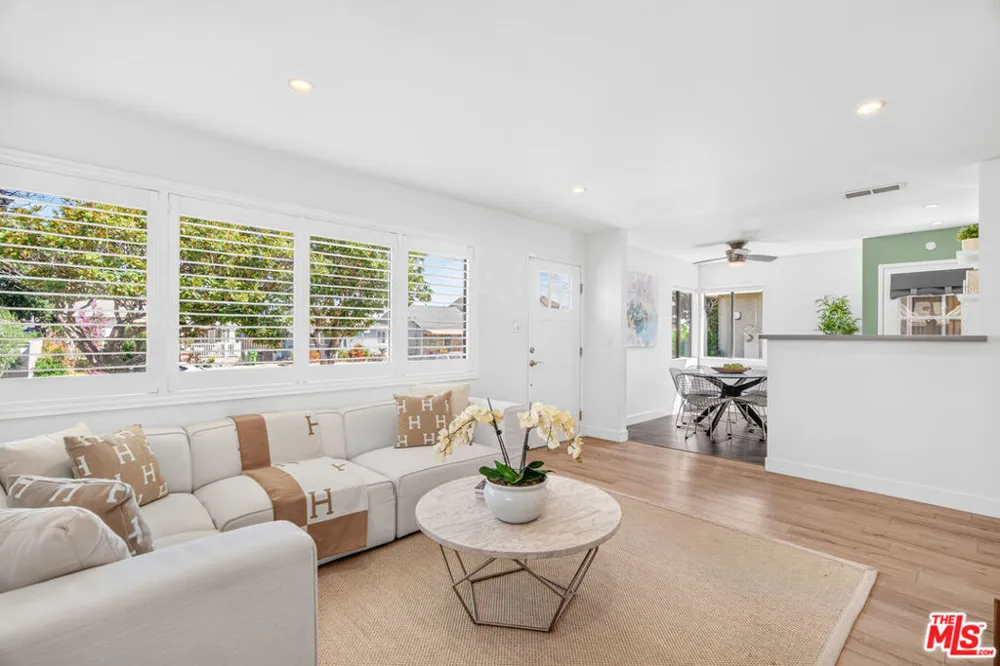 1662 W 214th Street Los Angeles, CA 90501