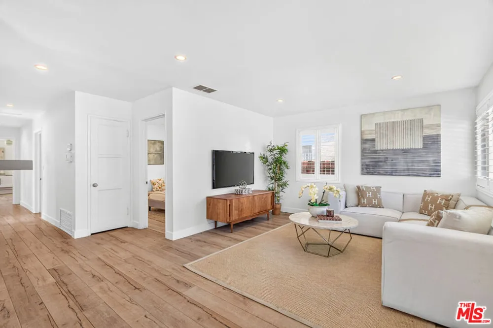 1662 W 214th Street Los Angeles, CA 90501