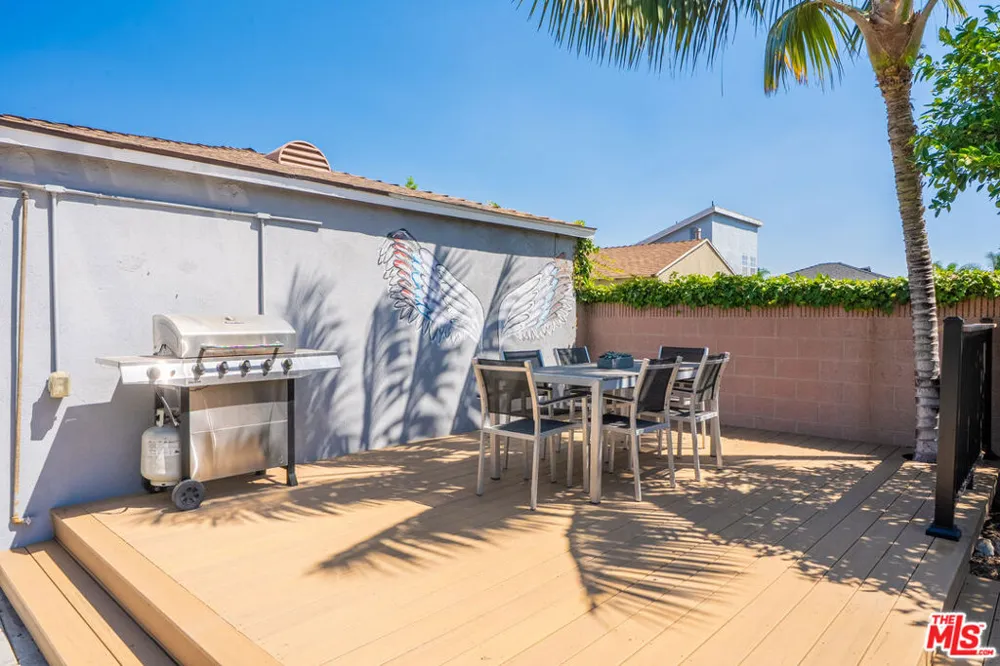 1662 W 214th Street Los Angeles, CA 90501
