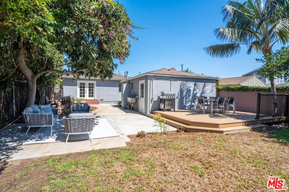 1662 W 214th Street Los Angeles, CA 90501