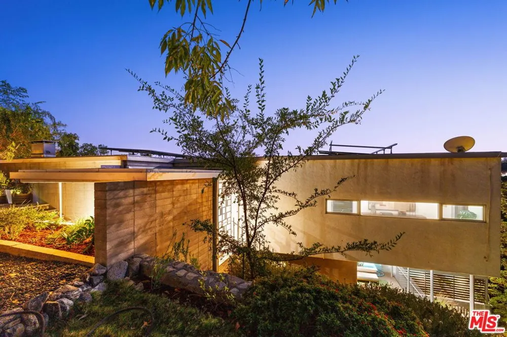 1290 Rancheros Road Pasadena, CA 91103