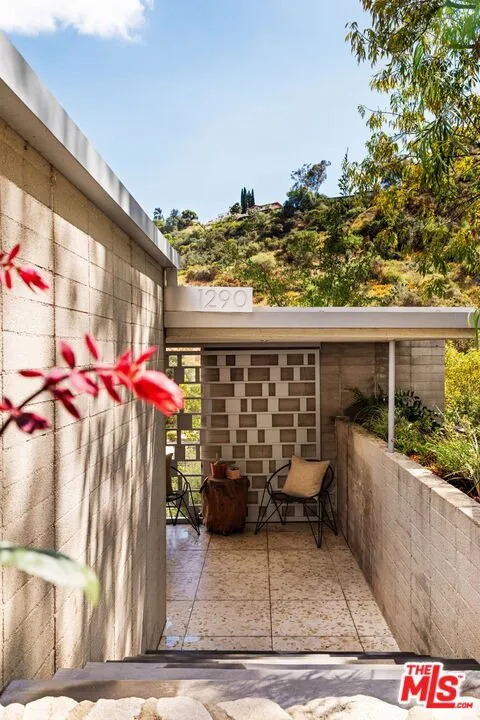 1290 Rancheros Road Pasadena, CA 91103
