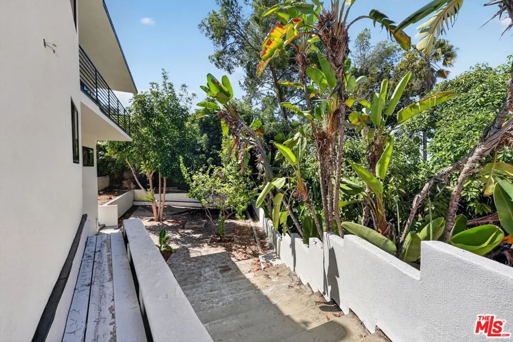 3950 Franklin Avenue Los Angeles, CA 90027