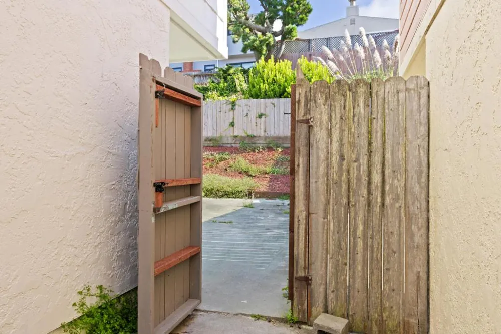 64 Lycett Circle Daly City, CA 94015