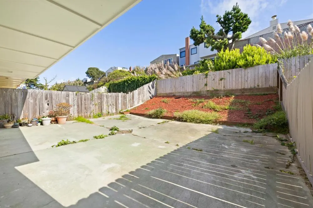 64 Lycett Circle Daly City, CA 94015