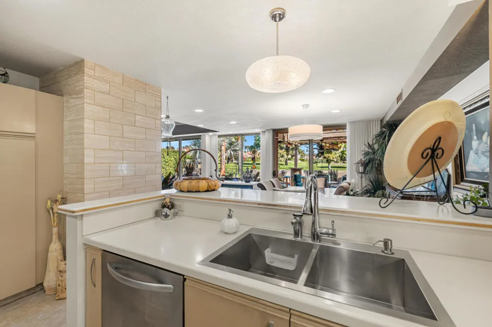 208 Kavenish Drive #208 Rancho Mirage, CA 92270