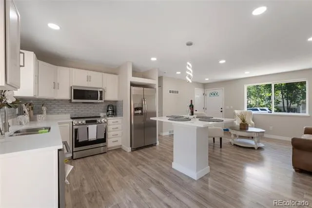 18949 W 60th Place Golden, CO 80403