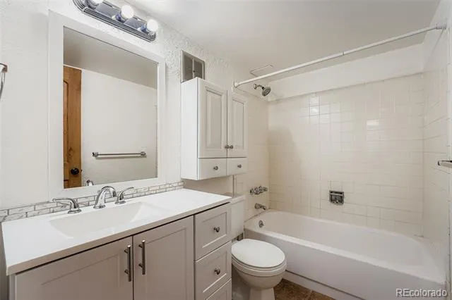 2469 S Xanadu Way #A Aurora, CO 80014