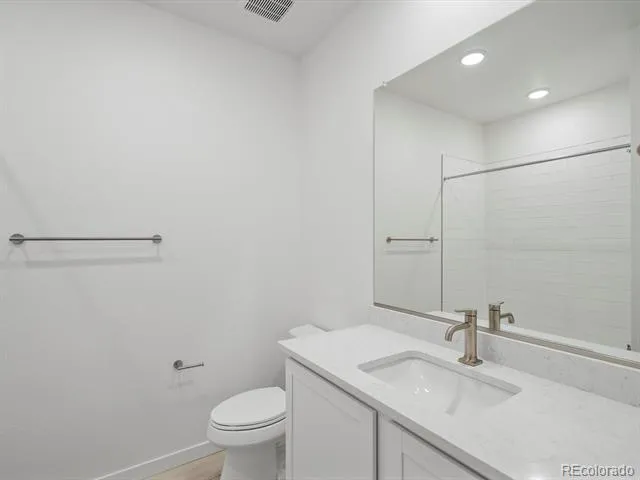 6153 Ceylon Street #302 Denver, CO 80239
