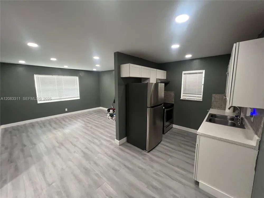 30 SE 4th Ave #106 Hallandale Beach, FL 33009