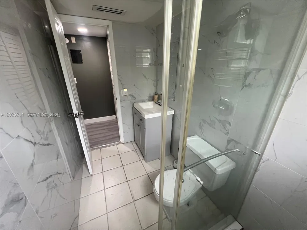 30 SE 4th Ave #106 Hallandale Beach, FL 33009
