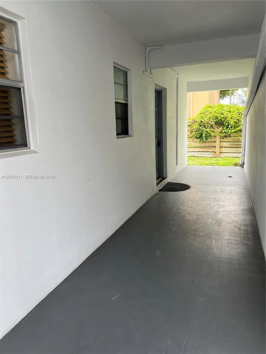 30 SE 4th Ave #106 Hallandale Beach, FL 33009