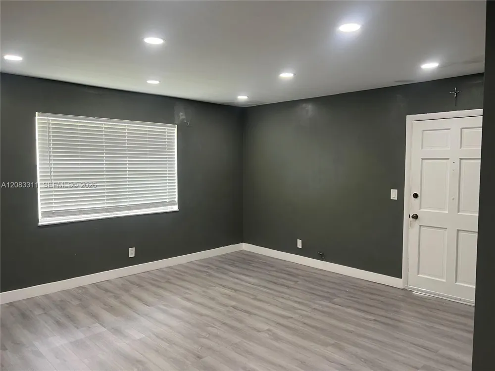 30 SE 4th Ave #106 Hallandale Beach, FL 33009