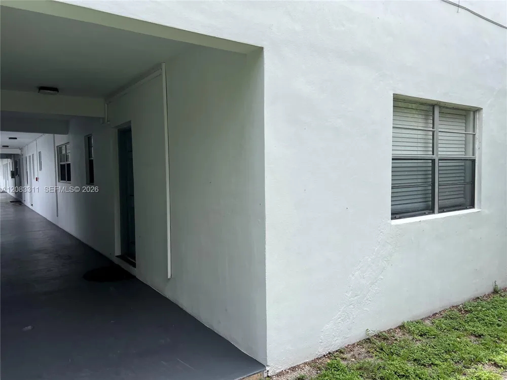 30 SE 4th Ave #106 Hallandale Beach, FL 33009