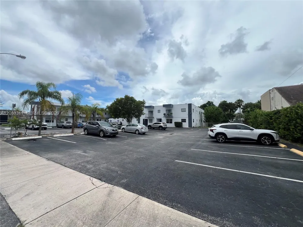 30 SE 4th Ave #106 Hallandale Beach, FL 33009